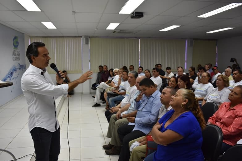 Na Capital, Marquinhos dá exemplo e extingue taxa mínima de água de R$ 75
