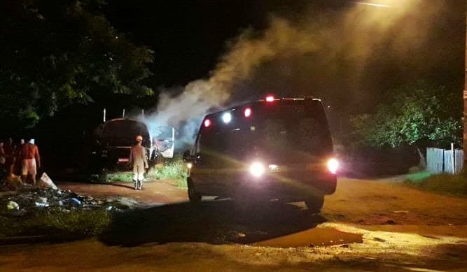 Caminhão é incendiado no Bairro São Bento e mobiliza Corpo de Bombeiros