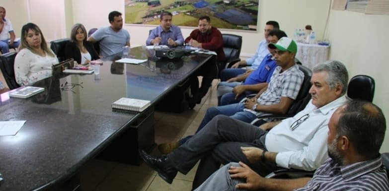 Prefeito cria força tarefa para socorrer estradas vicinais e limpeza urbana