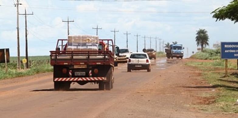Motoristas reclamam de buraqueira na MS-162 entre Maracaju e Sidrolândia