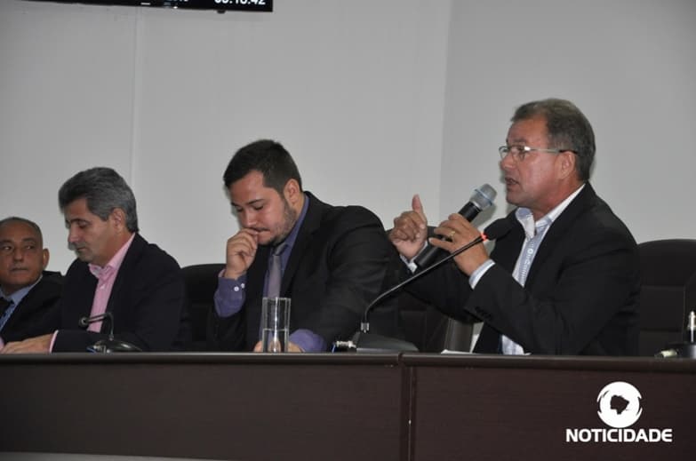 Primeira sessão do ano vira debate contra e em defesa do Governador
