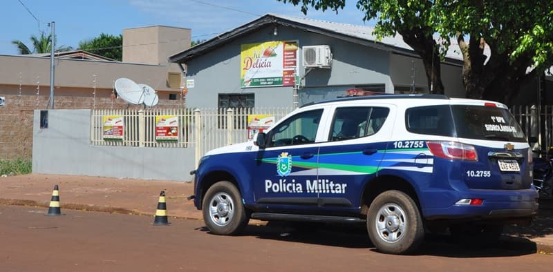 Mulher é flagrada por câmeras furtando celular e é presa após ser encontrada por empresário