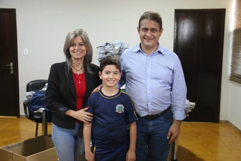 Prefeitura investe quase R$ 180 mil em uniformes escolares para 7.500 alunos