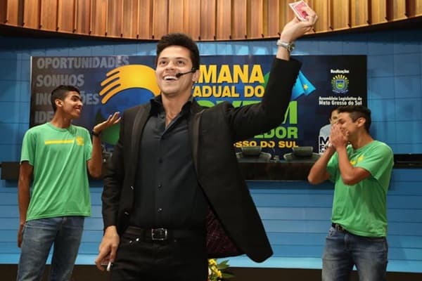 Evento de empreendedores terá show com ilusionista em Sidrolândia e Maracaju
