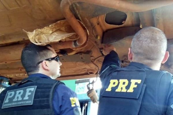PRF da Capital apreende 50 Kg de cocaína em carro com placas de Sidrolândia