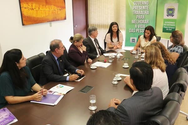 Primeira-dama busca instalação da Delegacia da Mulher em Maracaju