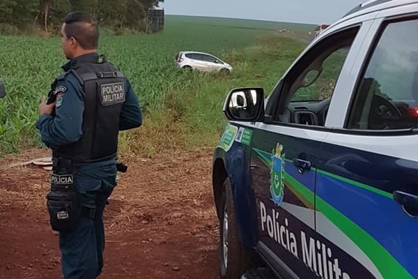 Durante ação na madrugada, 2 veículos furtados são recuperados pela PM