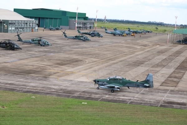 Aeronaves sobrevoando Sidrolândia fazem parte de treinamento da FAB