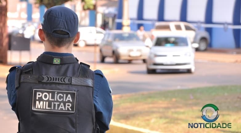 Em operação de trânsito, PM apreende veículos e notifica condutores