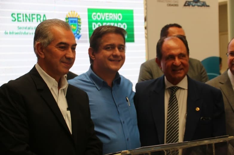 Prefeito assina contrato que garante R$ 22,5 milhões em saneamento básico