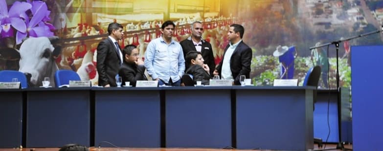 Para evitar manobra de Jean, 11 vereadores querem antecipar eleição da mesa diretora