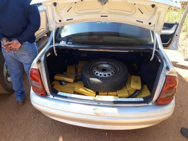 Durante abordagem do DOF, dupla é presa com mais de 100 kg de maconha
