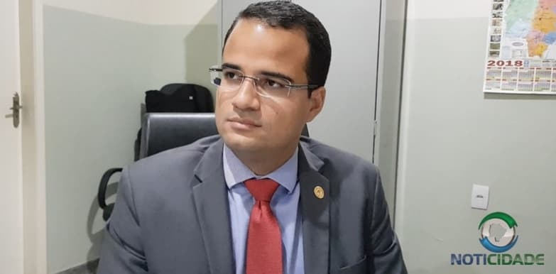 Novo delegado é parabenizado por solução rápida de casos criminais