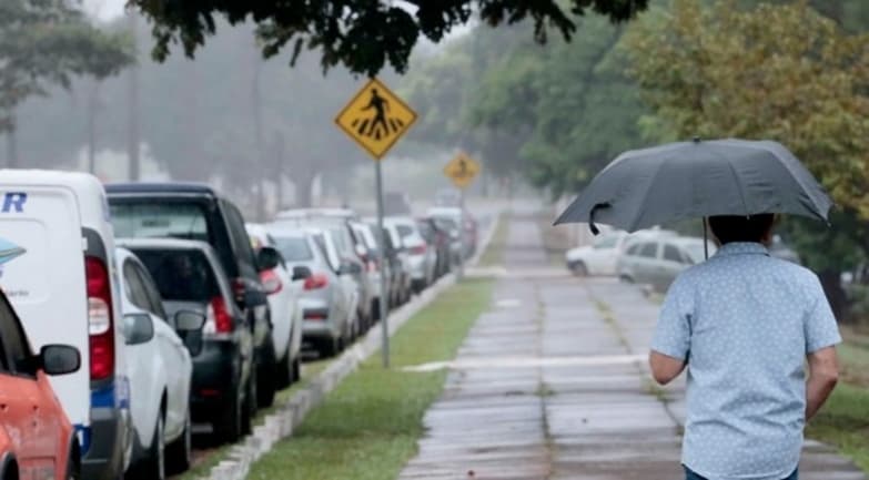 Frente fria traz chuva e instituto emite alerta de temporais para 40 cidades
