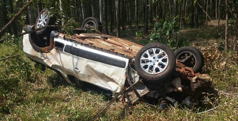 Motorista faz curva em alta velocidade, capota veículo e morre na MS-164
