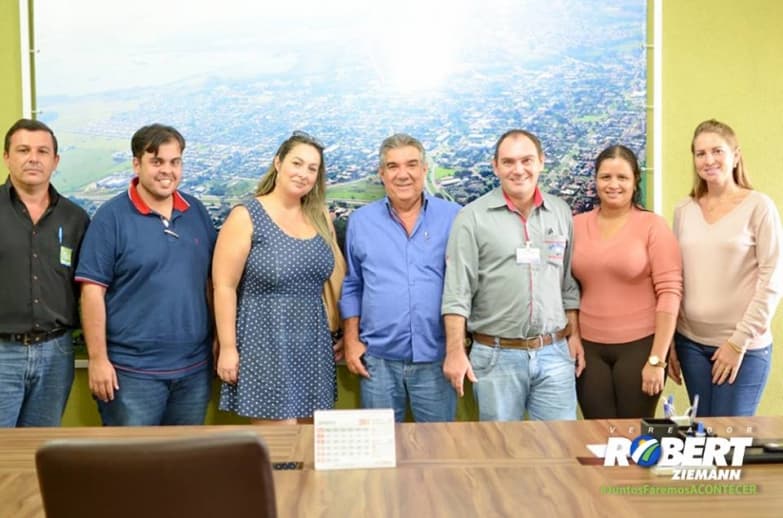 Prefeito recebe Associação de defesa dos animais e fala sobre centro de zoonose