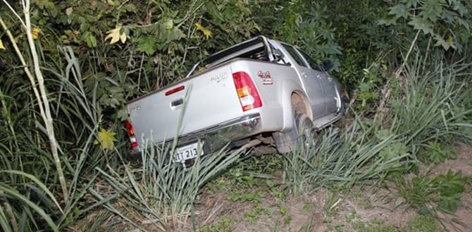 Embriagado, tenente perde controle e veículo cai em barranco