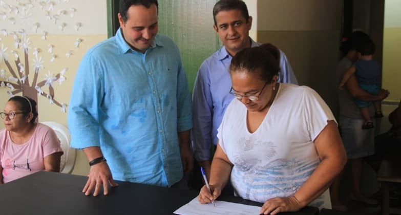 Prefeito visita Unidade de Saúde e entrega equipamentos e mobiliários