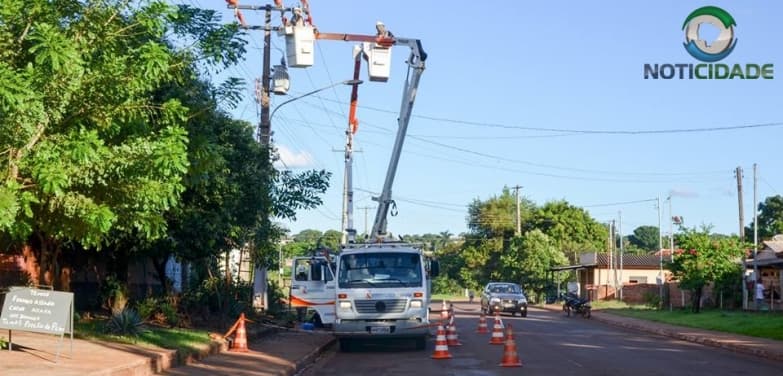 Energisa trabalha e diz que 40% dos problemas em Maracaju são causados por galhos na rede