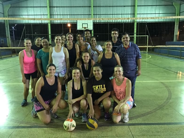 Vereador e Secretário de Esportes se reúnem com equipe de Voleibol