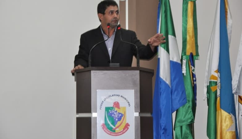 Vereador pede conscientização da população que insiste em jogar lixo em terrenos