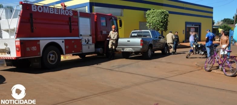 Motociclista invade preferencial e é atingido por caminhonete no Bairro São Bento