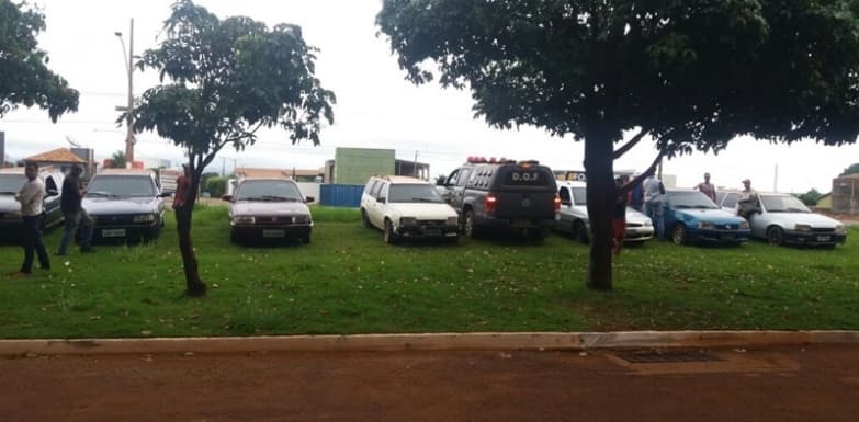 DOF barra comboio de 10 carros com mercadorias oriundas do Paraguai a caminho de São Paulo