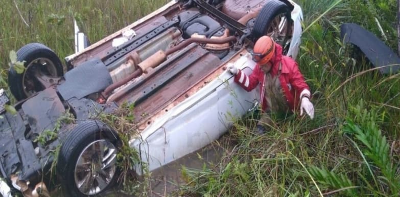 Vereadora de Aral Moreira capota veículo após aquaplanagem na MS-162, entre Sidrolândia e Maracaju