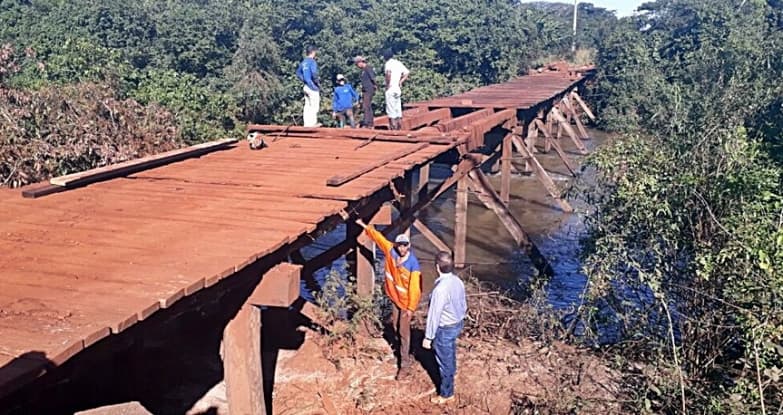 Prefeito aproveita fim de semana e acompanha obra em ponte no Barra Nova