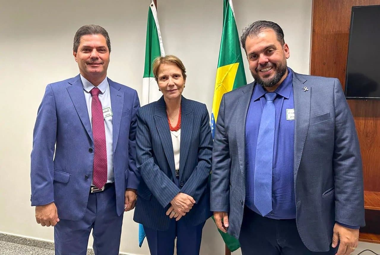 Senadora atende pedido de prefeito e vereador e garante recursos para aquisição de três veículos para Maracaju