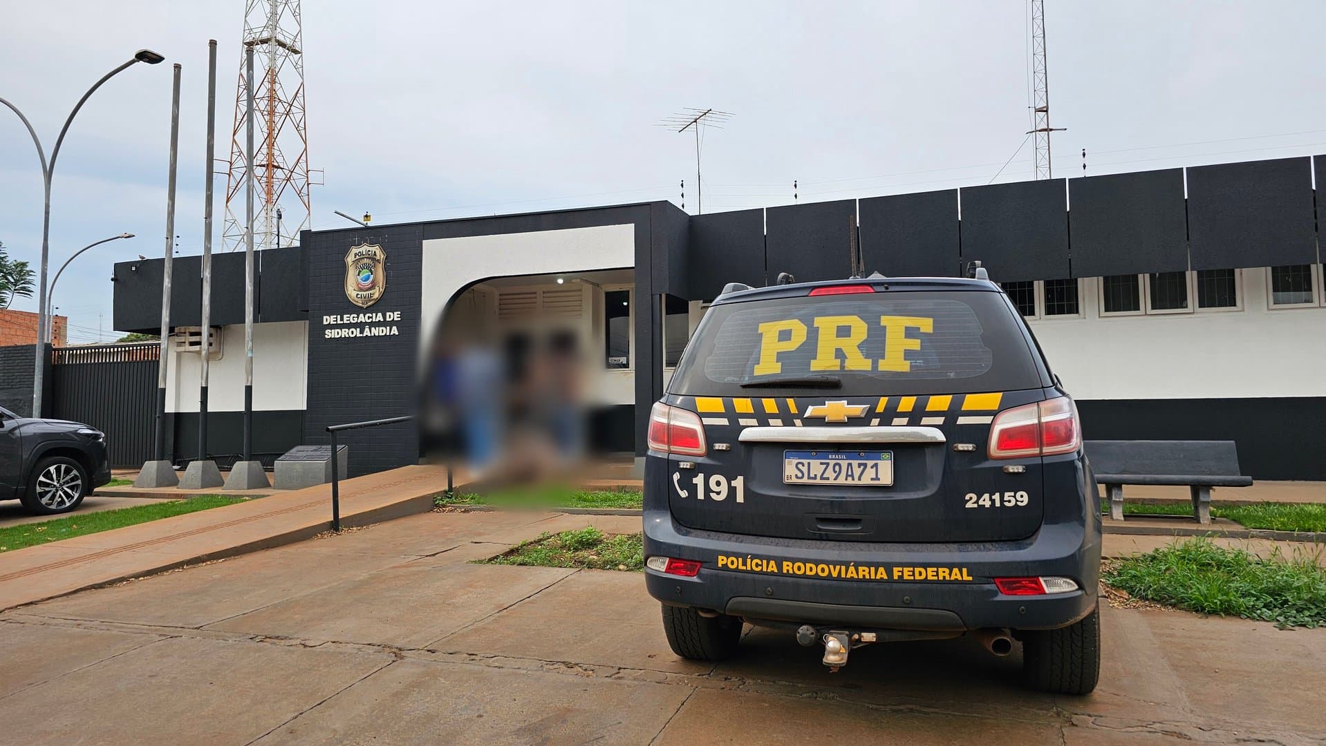 PRF apreende celulares e medicamentos irregulares durante fiscalização na BR-060, em Sidrolândia