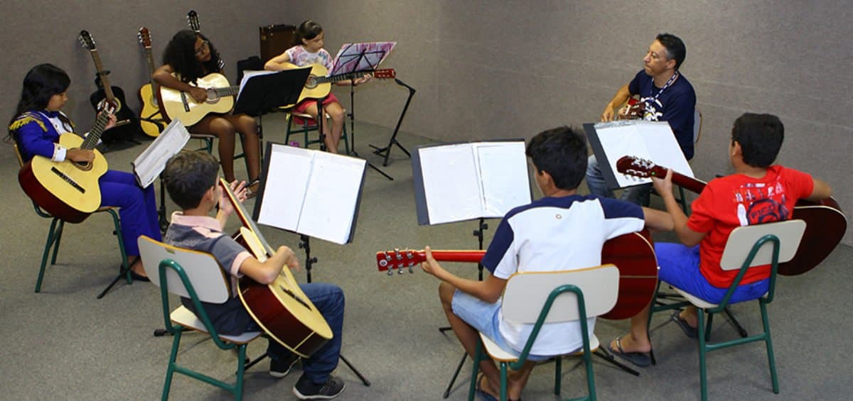 Fundação de Cultura anuncia aulas gratuitas de violão para crianças e adolescentes em Sidrolândia