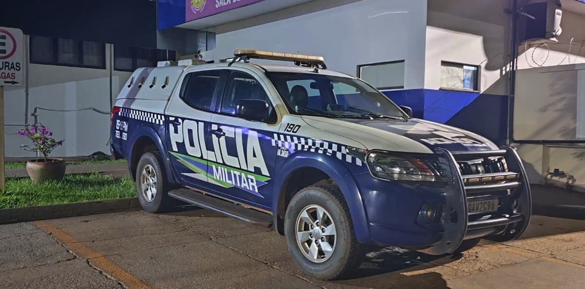 Homem de 31 anos é preso após ameaçar esposa com facas na frente dos filhos em Maracaju