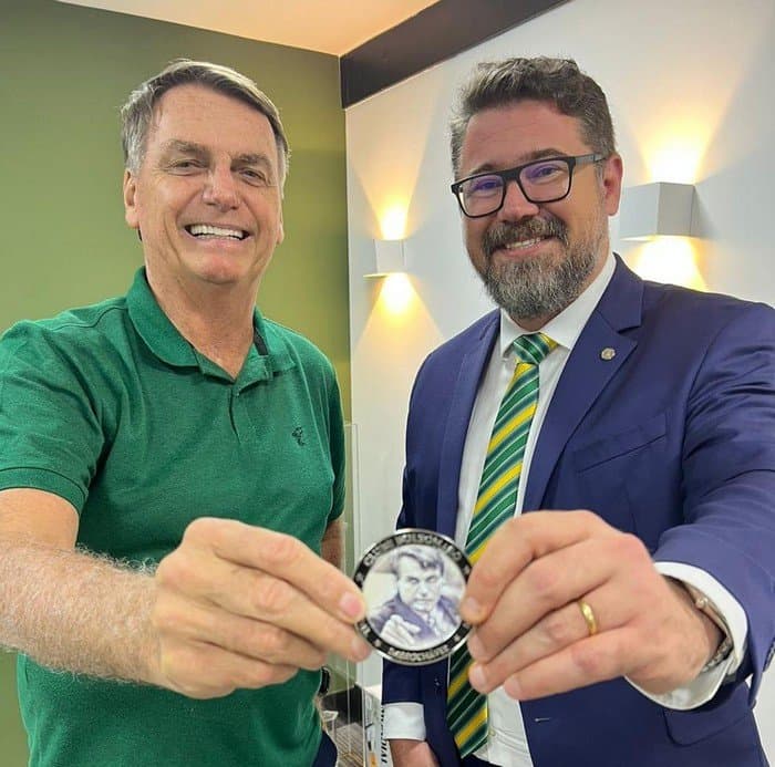 Bolsonaro ignora Reinaldo Azambuja e Contar e anuncia apoio a Pollon para o senado 
