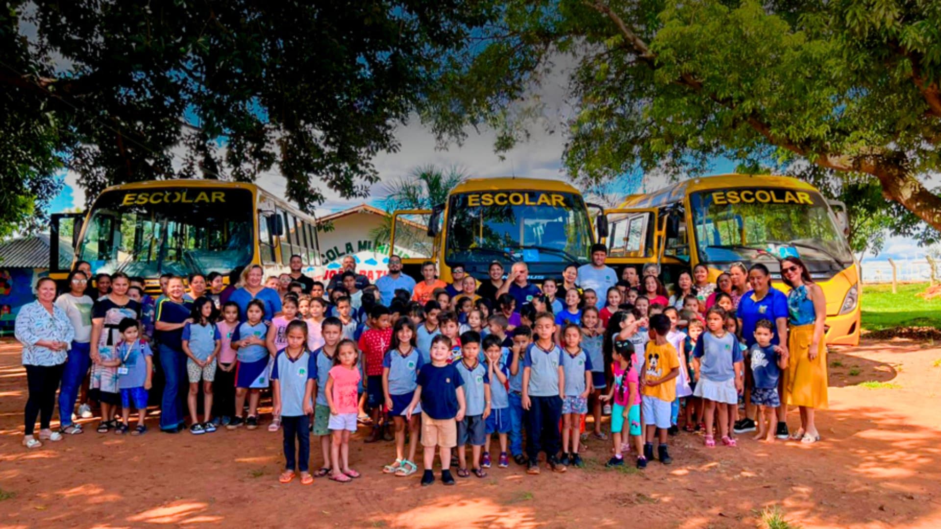 Prefeitura entrega três novos ônibus no assentamento Che Guevara e amplia transporte escolar em Sidrolândia