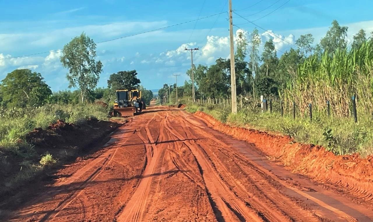Prefeitura de Sidrolândia mobiliza equipes para manutenção de estradas rurais após período de chuva