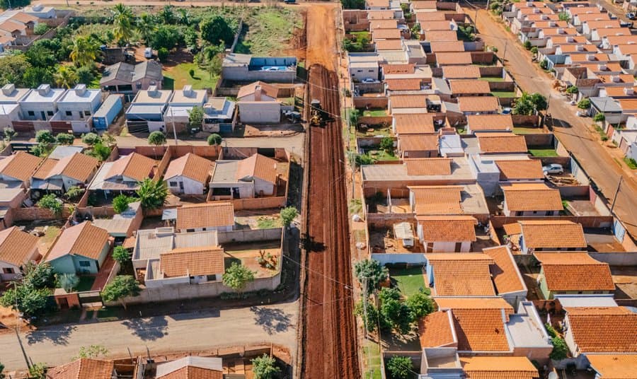 Prefeitura investe R$ 3,1 milhões em obras de pavimentação e infraestrutura em cinco bairros de Sidrolândia