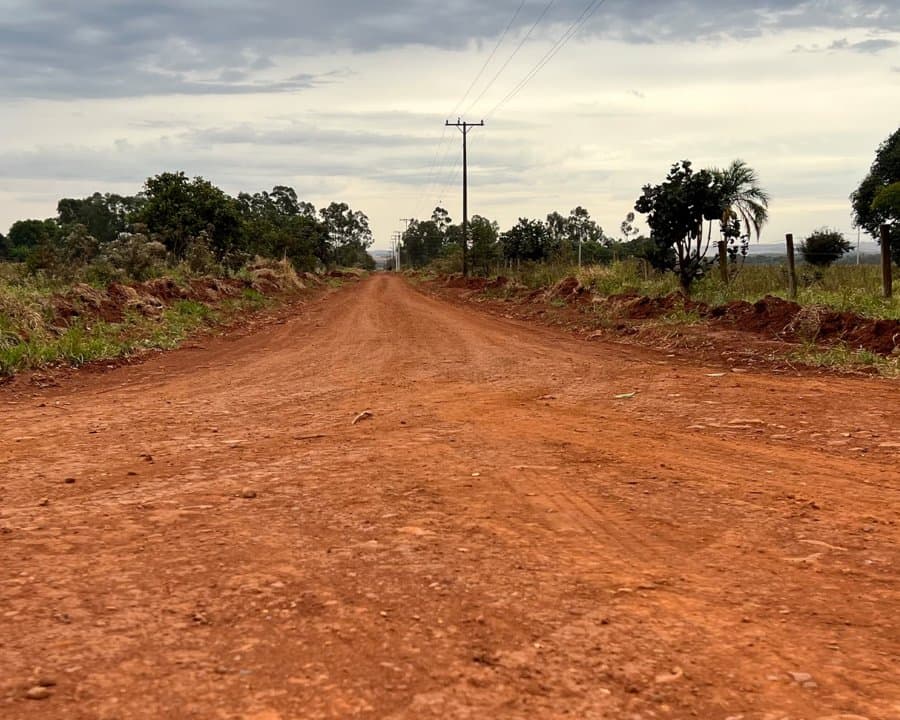 Serviços de cascalhamento ultrapassam 500 quilômetros de estradas rurais em Sidrolândia
