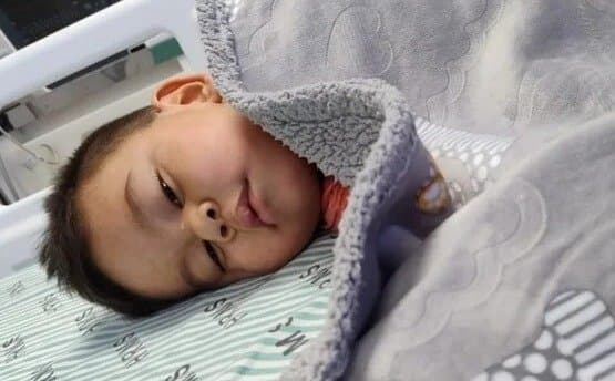 Em Sidrolândia, mãe pede ajuda para custear tratamento do filho de 2 anos que precisa de transplante de medula