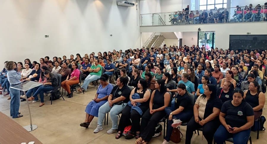 Assistentes da rede municipal participam de capacitação sobre alimentação infantil e primeiros socorros