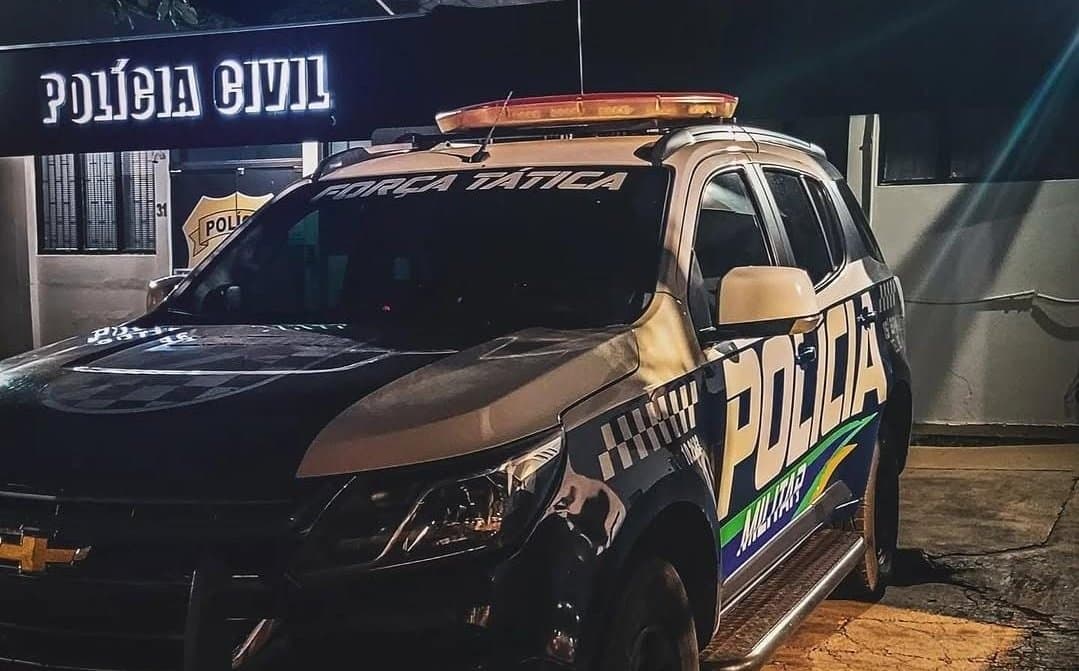 Mulher se esconde no banheiro com filho de colo durante invasão e tentativa de homicídio em Maracaju