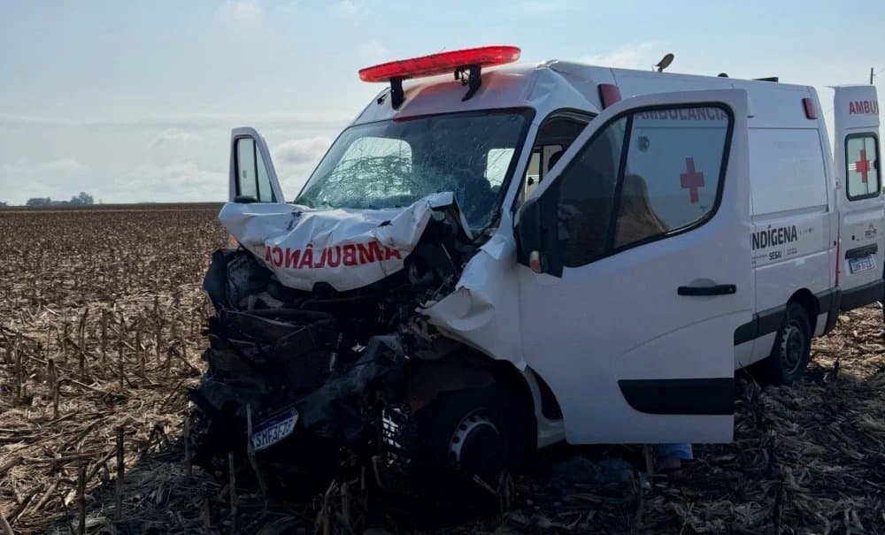 Acidente entre ambulância e carreta deixa uma pessoa morta na BR-060, em Sidrolândia