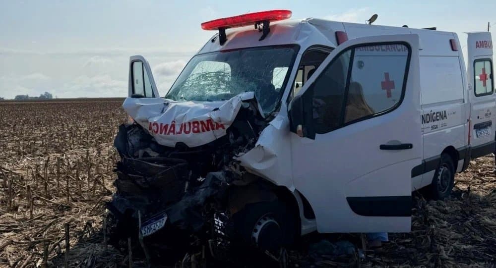 Acidente entre ambulância e carreta deixa uma pessoa morta na BR-060, em Sidrolândia