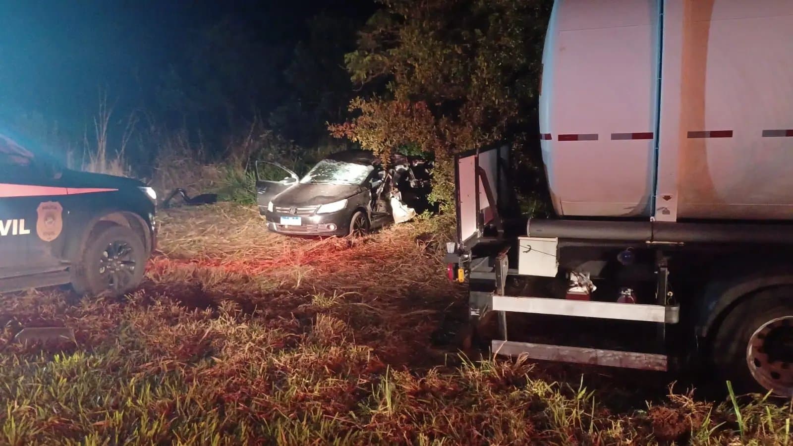Colisão entre três veículos deixa dois mortos e duas mulheres gravemente feridas na BR-060