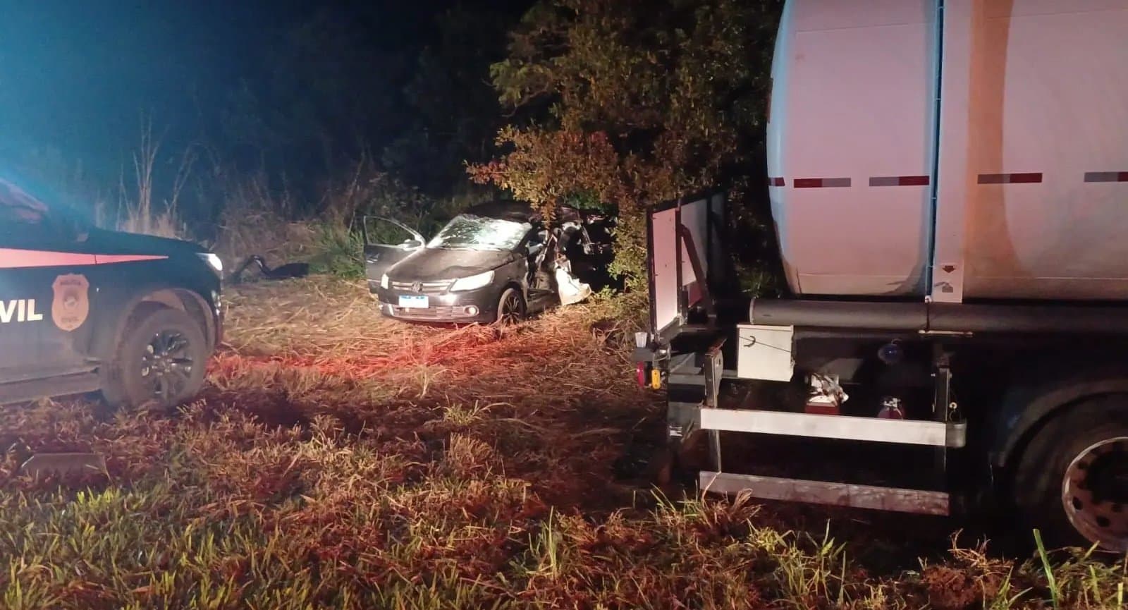 Colisão entre três veículos deixa dois mortos e duas mulheres gravemente feridas na BR-060