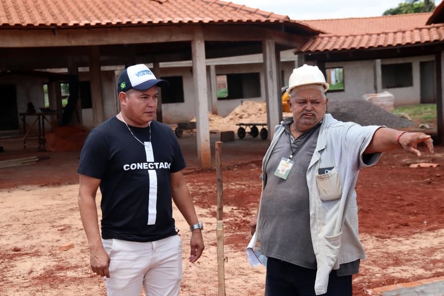 Vereador Otacir Figueredo visita obras e propõe inovação para Escola Benigno Escobar