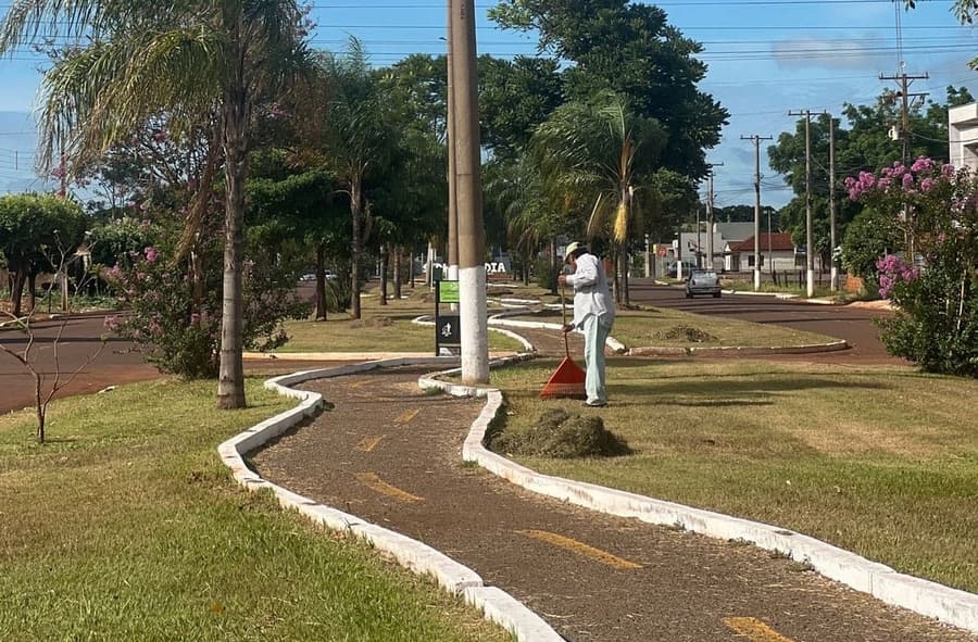 Secretaria Municipal de Infraestrutura intensifica serviços rotineiros de limpeza urbana em Sidrolândia