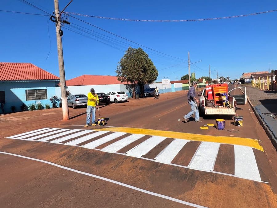 Sinalização de ruas estão sendo revitalizadas em vários pontos de Sidrolândia