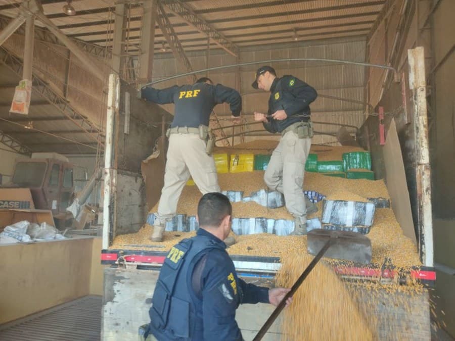 Caminhão que saiu de Maracaju é apreendido com 5 toneladas de maconha na divisa de SP com PR