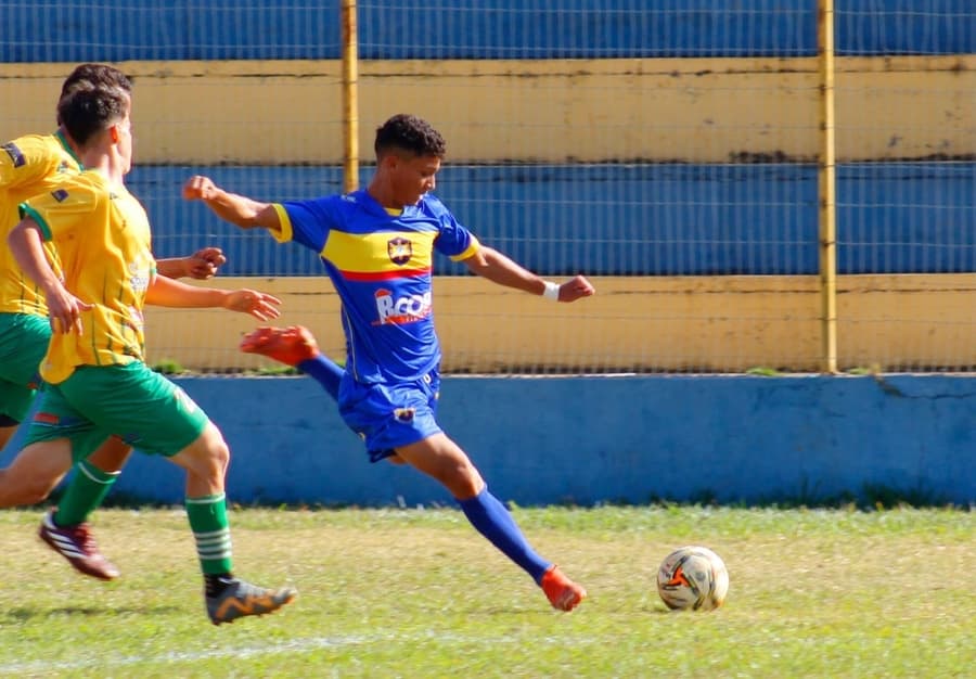 Sidrolandense de 19 anos cria rifa para conseguir realizar teste em clube de futebol na Espanha